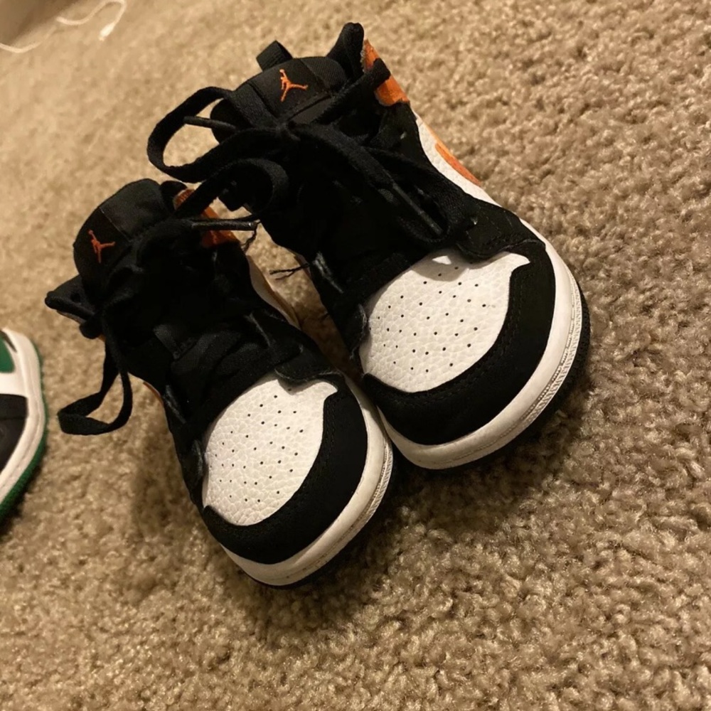 Jordan 1 Mid